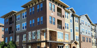 680 E Algonquin Road unit: 1404 Gallery 1