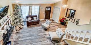 Huge room in a large shared home, private bathroom, great neighborhood, friendly roommates! Gallery 35