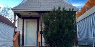 Spacious home with contemporary features, quiet street with dining and shopping around the corner Spacious home with contemporary features, quiet street with dining and shopping around the corner Gallery 1
