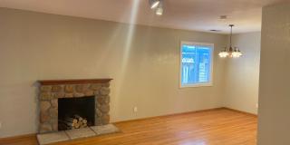 Stunning Three Bedroom House W/ Two Car Garage & Backyard!! Gallery 9