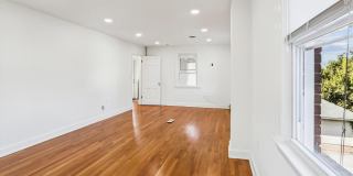212 FREDERICK Avenue S Gallery 41