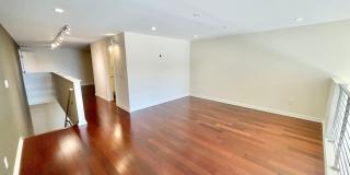 1,600 sqft 2-Level SOMA 1BD+2 Bonus Rooms+ 1.5BA Loft! 2 Car Pkg! Laundry! Balcony! -PROGRESSIVE Gallery 21