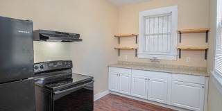 2 BR 1 BA Gorgeous Home Near Downtown Gallery 1