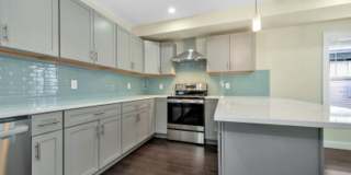 Tufts 5 bed 5.5 bath duplex - JUNE 1st Gallery 8