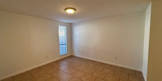 1 BR Condo in Greenbriar Walking Distance to U of M! Gallery 5