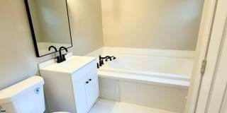 Beautiful Three Bedroom Single Family House Gallery 3