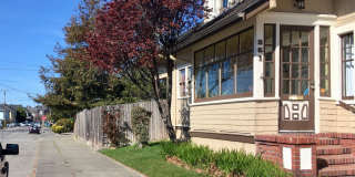 Elegant & Modern Upstairs Craftsman Unit Gallery 1