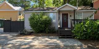Charming 3 bed/2bath Cottage! Gallery 1