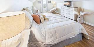Beautiful 3 bd/ 2.5 house with Renovated Kitchen Gallery 27
