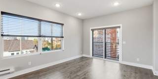 Stylish Midtown townhouse with stunning city views! Gallery 8