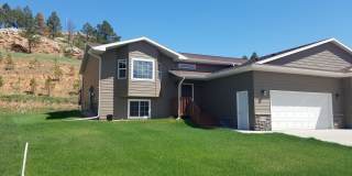 4 BEDROOM | 3 BATH | TOWNHOME | GARAGE | WEST SIDE Gallery 1
