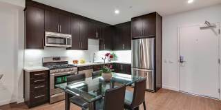 The Metropolitan at Larchmont Village Gallery 4