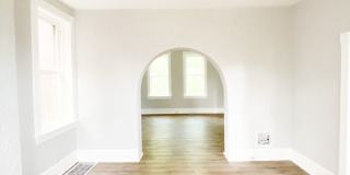 Spacious Historic Homestead on cobblestone drive, 3 Bed, Central AC Gallery 1