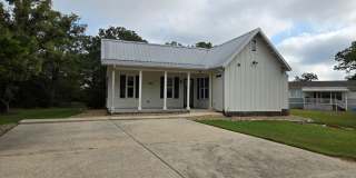 College Station (Karnes City Cottages) - 2 Bedroom - 2 Bath - House - West of Easterwood Airport Gallery 1