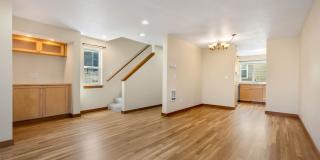 Beautiful 3-Bedroom Townhome Near Licton Springs Park Gallery 4