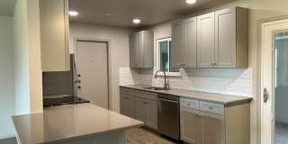 Walk to Das Rec / Close to Landa Park / Remodeled House/ Fridge / Fenced in Yard / NBISD Gallery 13