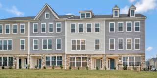 Gorgeous Bright Tri-level Townhome! Gallery 1