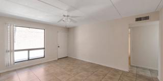 2-bedroom, 2-bathroom in Prime location! Gallery 5
