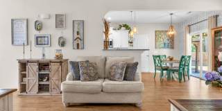 4 bedroom 2.5 bathroom home close to beaches, shopping, and Marine Corps Bases. Gallery 26