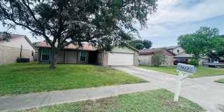 Beautiful Southside 3BR Home | Vaulted Ceilings | Fireplace | Refrigerator Included | Covered Patio Gallery 3