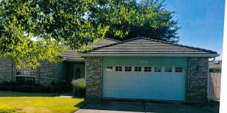 Quiet Peaceful 3 bedroom 2 bath Single Level home located in Central Point Gallery 1