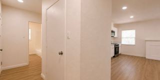4723 Arlington Avenue Gallery 30