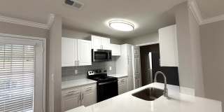 Alexander Crossing Apartments & Townhomes Gallery 9