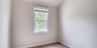 Updated 4 level TH w/ 2 FB & 2 "1/2" baths + One car garage! Gallery 36