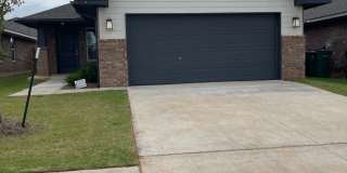 3 bedroom, 2.5 bathroom, 2 car garage Gallery 1