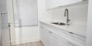 111 SW 31st Ct Gallery 2