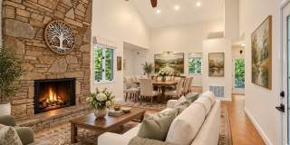 3BR Treehouse home,winter views, near downtown Asheville Gallery 1