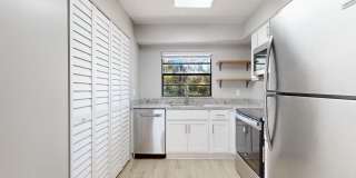 Updated 2 Bedroom / 1 Bathroom Apartment Gallery 8