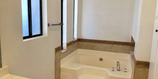 Spacious 2 Bedroom 2 Bath Home near River! Gallery 24