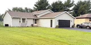 Spacious 4BR House in Machesney Park Gallery 1