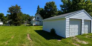 Charming 3 Bedroom Home with Screened Porch and 2 Car Garage Gallery 17