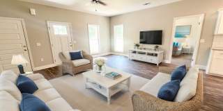 214 Silverthorn Dr Gallery 1
