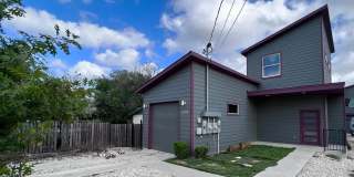 Elegant Modern Freestanding Condo with Private Yard in Vibrant Central Austin Gallery 1