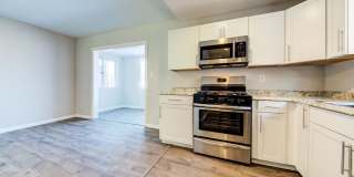 Stunning 3 bedroom home in Brookline available July 1! Gallery 13