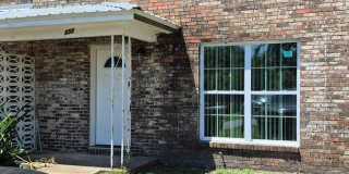Stunningly updated townhome! Gallery 1