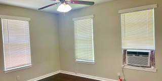 Charming 3 Bedroom Home with Detached Garage in South San Antonio Gallery 11