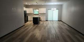 Three bedroom two bath w/ triple garage Gallery 5