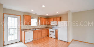 Spacious 2-Bedroom Urbandale Townhome with 2-Car Garage Spacious 2-Bedroom Urbandale Townhome with 2-Car Garage Gallery 4