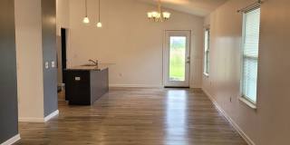 Ten Acre Terrace 3 bedroom 2 bath home w/2 car garage Gallery 5