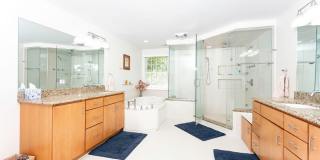 Luxurious Spacious and Bright , Gorgeous Potomac 6BR/4.5BA/2GAR Home - In Sought After Copenhaver Gallery 10