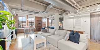 Fully Furnished Designer Loft with Parking & Monument Views! Gallery 4
