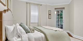1200 Hillsboro Mile Gallery 18