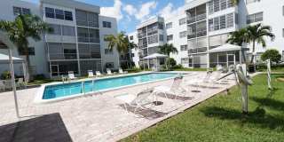 Renovated 2/2 in quite 55+ community Gallery 20