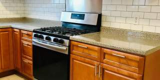 Gorgeous 3-Bedroom Townhome in Lawncrest! Available NOW! Gallery 9