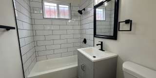 Newly Remodeled - 2 Bedroom/1 Bath...Downstairs Unit Gallery 4