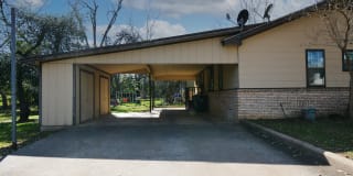 908 East Stone Street Gallery 2